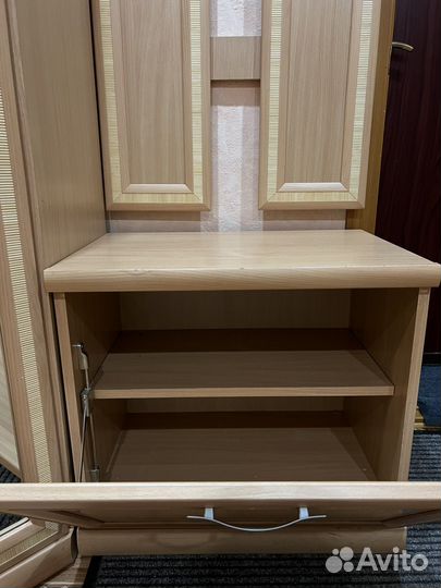 Угловой шкаф с обувницей