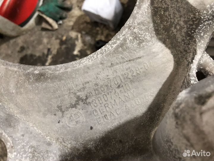 Кронштейн двигателя BMW 5 F10 N55B30 6777605