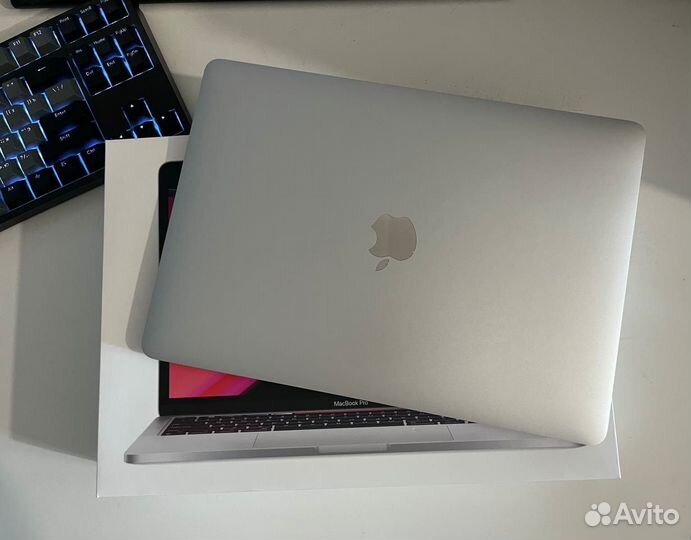 MacBook Pro 13 Silver(Apple M1/16GB RAM/256GB SSD)