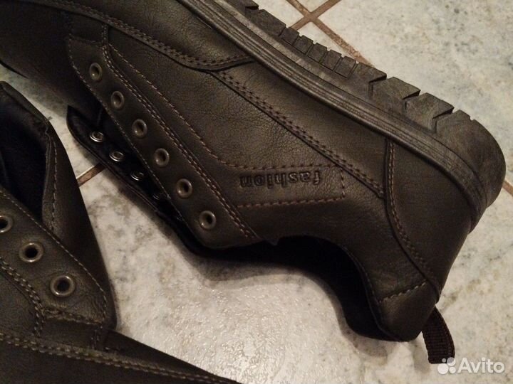 Кроссовки мужские 43 размера новые