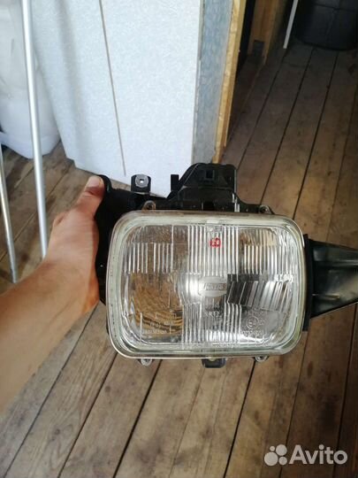 Фара правая Toyota hiace
