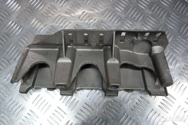 Кронштейн выпускного коллектора Renault Megane