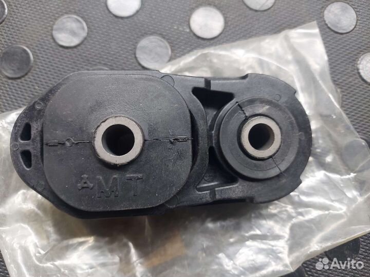 Опора двигателя Nissan