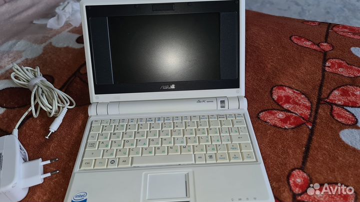 Ноутбук маленький Asus б.у. рабочий