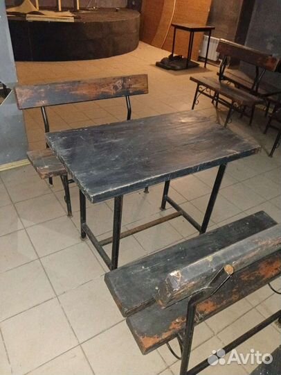 Стол и скамейки