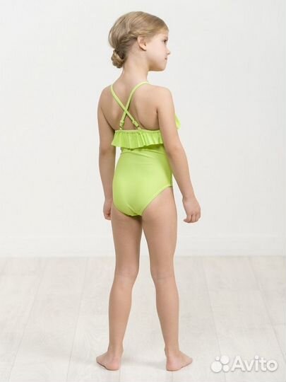 Купальник для девочек яблочный с попугаями (рост 1