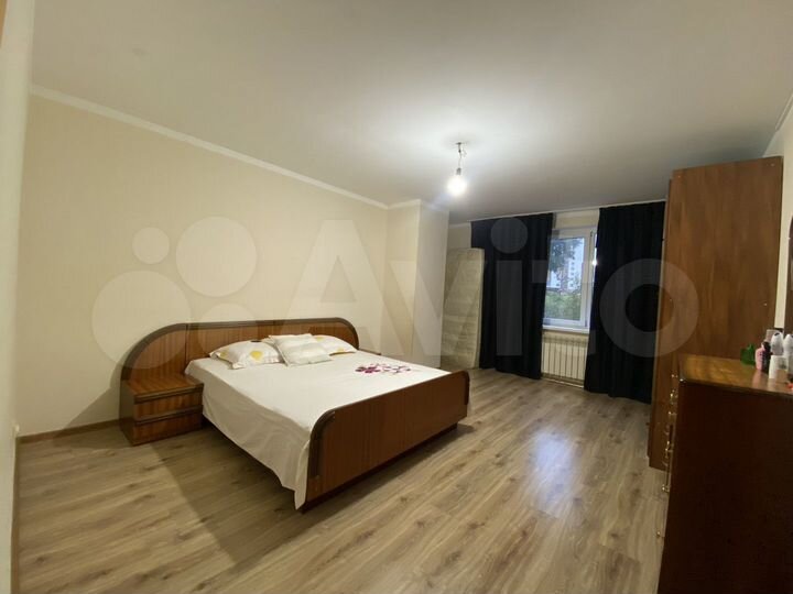 2-к. квартира, 70,2 м², 1/10 эт.