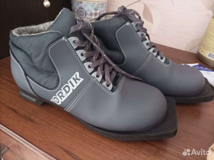 Лыжные ботинки