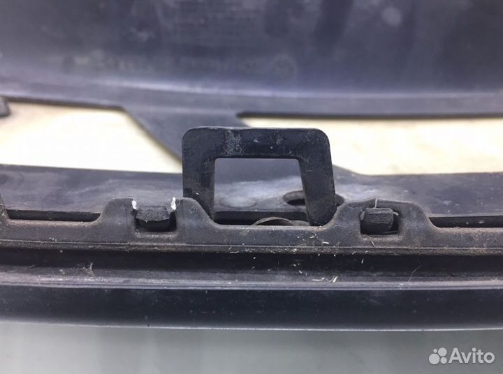 Решетка радиатора 1K5853651 Volkswagen Golf 5 (200