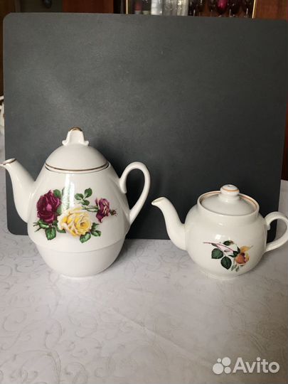 Тарелки и кувшин