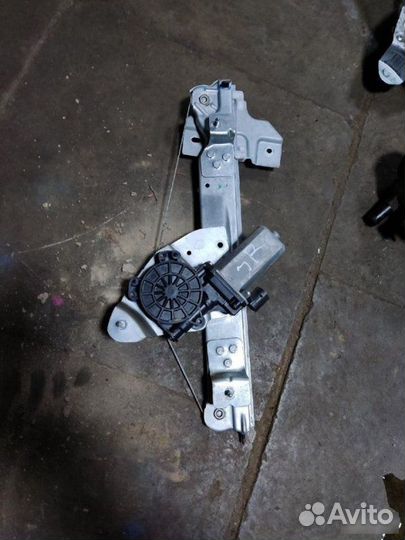 Стеклоподъемник задний правый Лада Ларгус Кросс