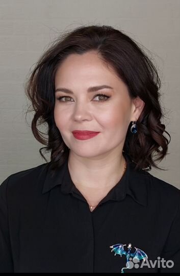 Модель на макияж и оформление бровей