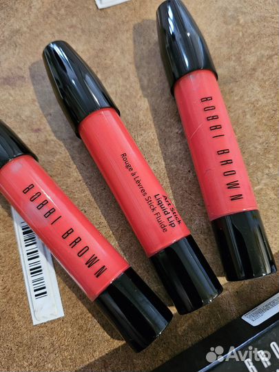 Помада для губ Hot Tangerine. Bobbi Brown