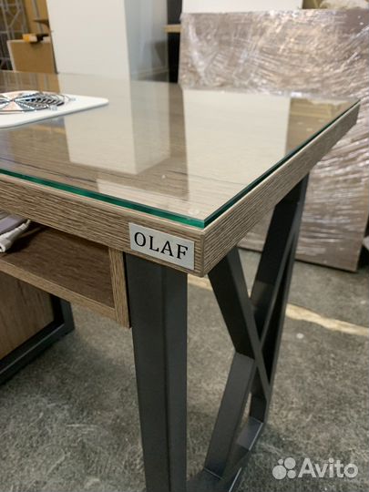 Маникюрный стол в стиле Loft на металле