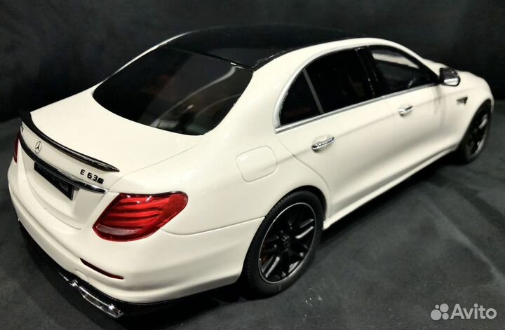 Модель 1:18 Mercedes AMG E63S W213