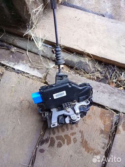 Замок водительской двери октавия а 5