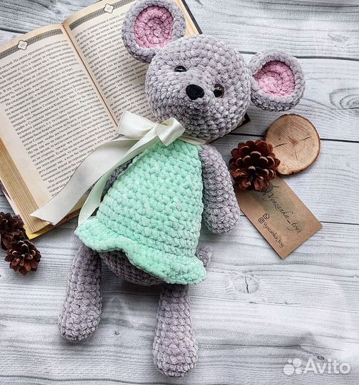 Вязаная игрушка из плюшевой пряжи Мышка