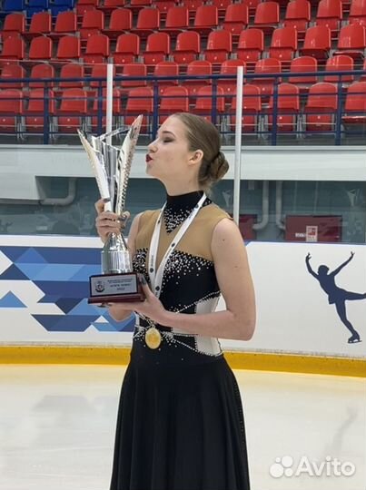 Тренер по фигурному катанию и хоккею