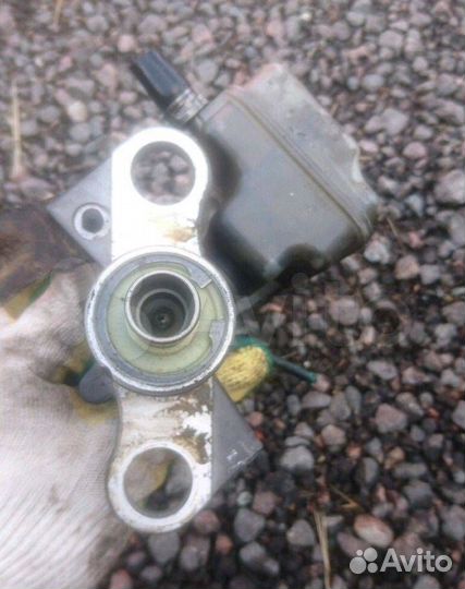 Главный тормозной цилиндр Renault Megane 2 2005