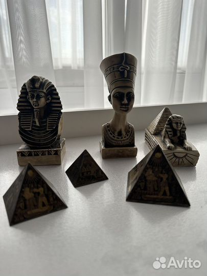 Египетские статуэтки, пирамиды