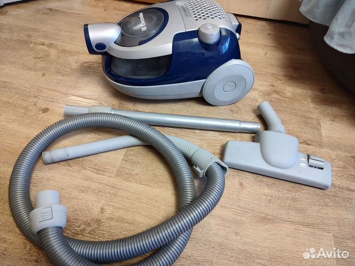 Пылесос Electrolux 1800W