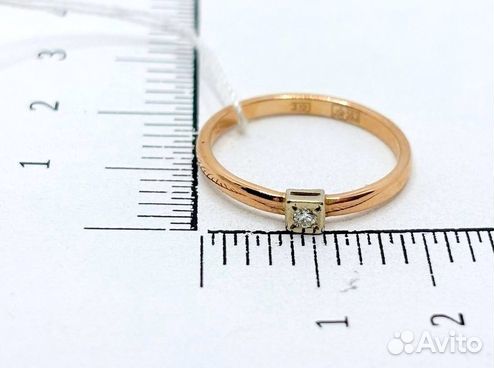 Кольцо с природным камнем Золото