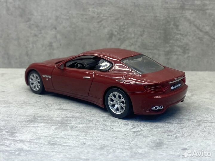 Коллекционная модель Maserati Granturismo 1:43