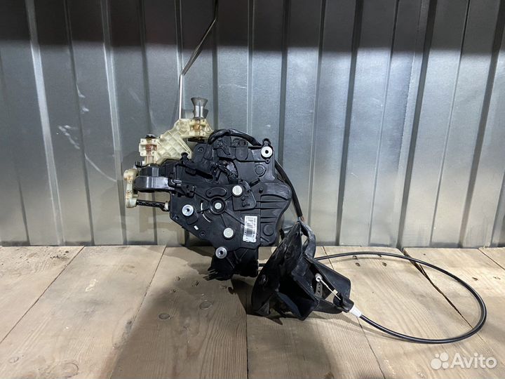 Замок правой здвижной двери кадди