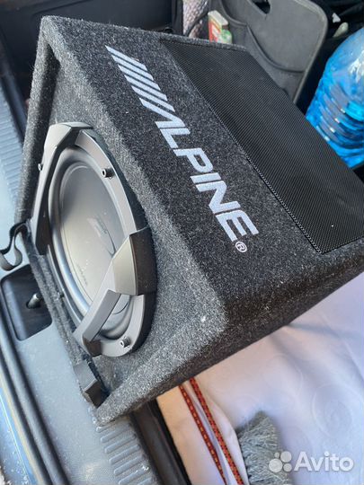 Автомобильный сабвуфер