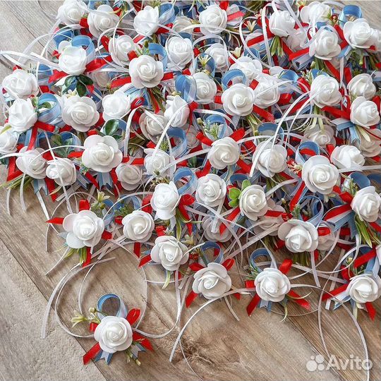 Бутоньерки и браслеты