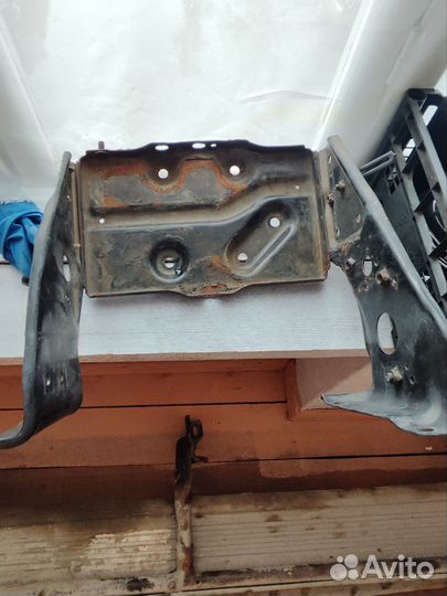 Короб аккумулятора Митсубиси Паджеро 2