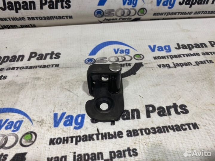 Петля двери багажника Volkswagen Tiguan NF CCZ