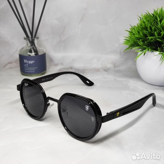 Солнцезащитные очки Ray Ban & Ferrari (хит сезона)