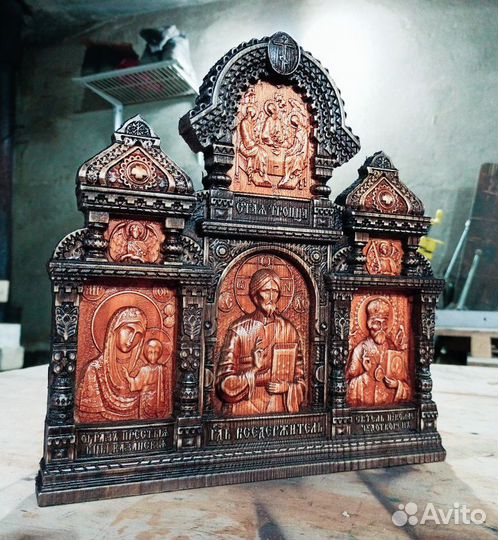 Иконостас резной