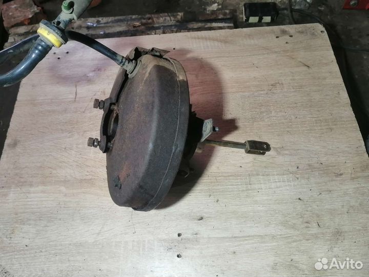 Усилитель тормозов вакуумный Volkswagen Passat b3