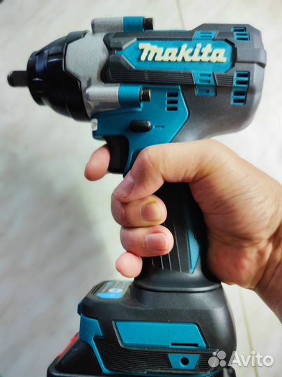 Гайковерт аккумуляторный Makita DTW700 новый 2 акб