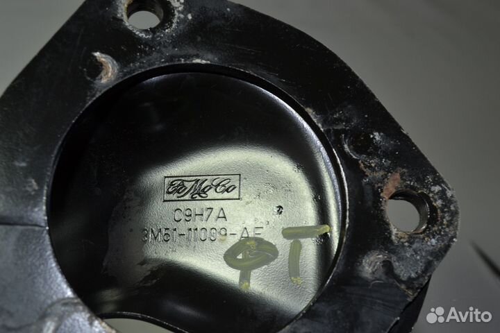 Распорка передней стойки левая Ford Focus 2