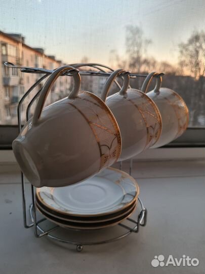 Чайный фарфоровый набор на металлической подставке