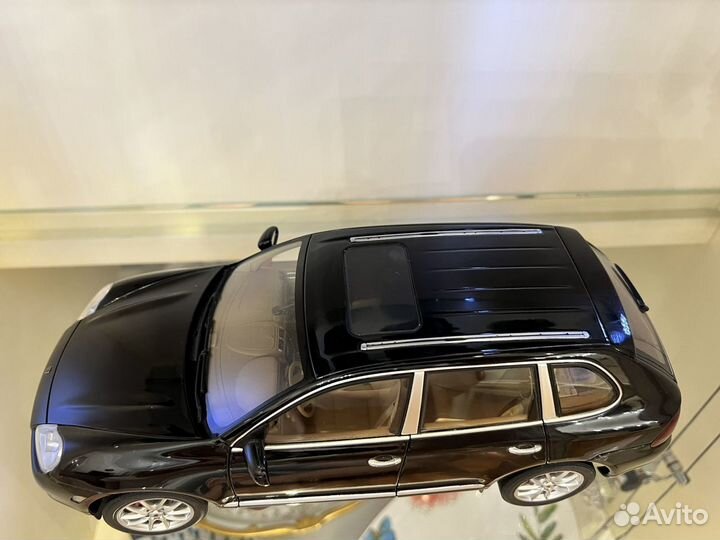 1/18 Porsche Cayenne autoart black