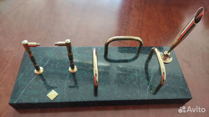 Подставка для канцелярии из змеевика