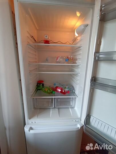 Холодильник Hotpoint Ariston