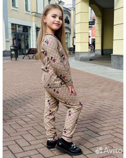 Костюм детский новый 140