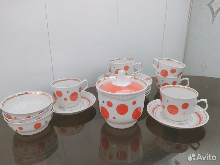Часть чайного сервиса СССР в горошек