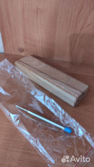 Подарочная ручка в футляре - подставке