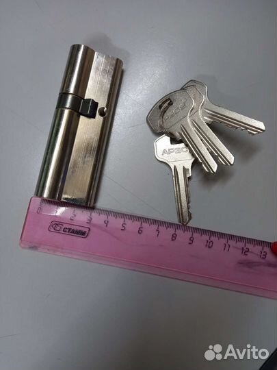 Замок врезной и комплект ключей