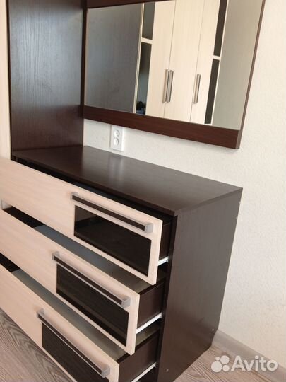 Продам комод с зеркалом