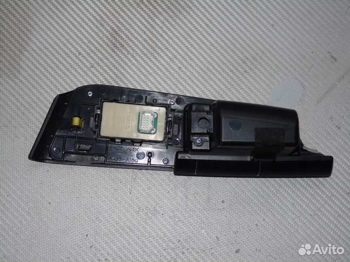 Кнопка стеклоподьемника задняя левая Лексус лс