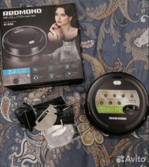 Робот пылесос Redmond RV-R350