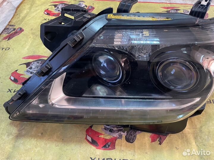 Левая фара на Lx570 черная (2013-2015)