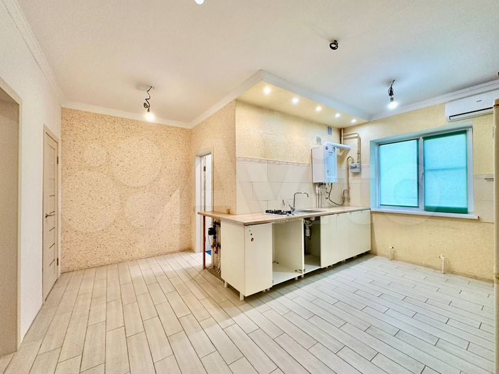 3-к. квартира, 72 м², 1/4 эт.